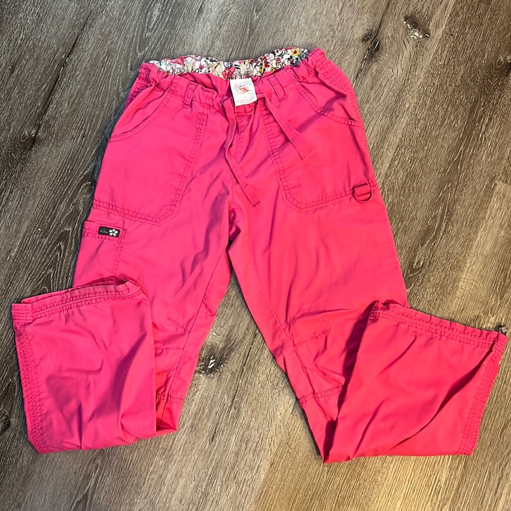 Koi Lindsey cargo pocket scrub pants - pink size small.